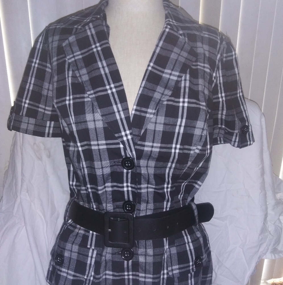jkLa California black gray and white plaid blouse